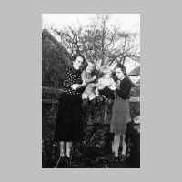 022-0306 Goldbacher Buerger 1939. Von links Hedwig Kolberg mit den Kindern ihrer Schwester und mit Ruth Jaehrling..jpg